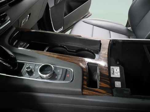 Used 2022 Cadillac Escalade Luxury AWD/4WD image 18
