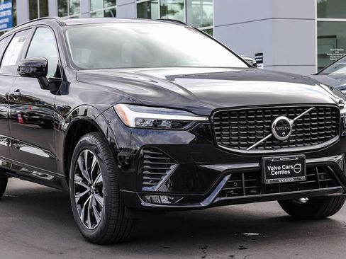 Used 2025 Volvo XC60 B5 Plus image 5