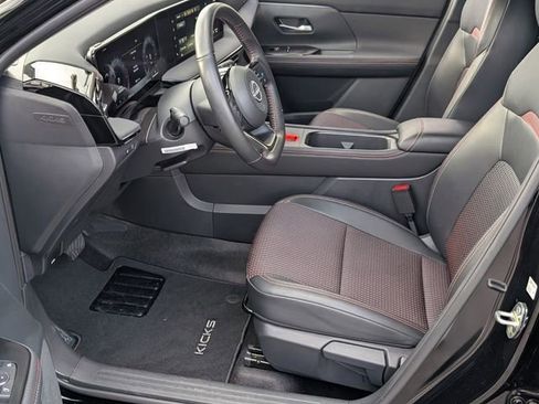 Used 2025 Nissan Kicks SR image 8