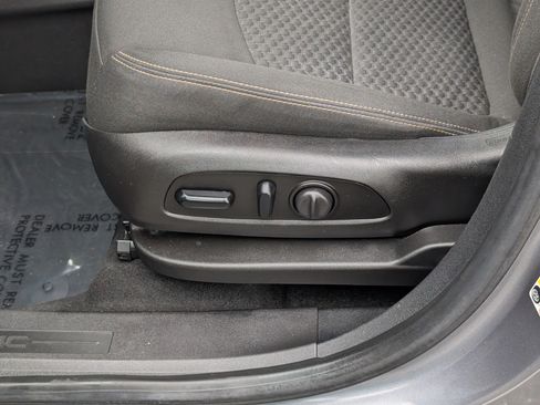 Used 2019 GMC Terrain SLE w/ Driver Convenience Package AWD/4WD image 18