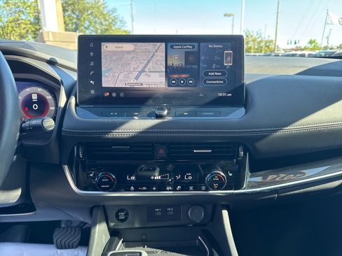 Certified 2024 Nissan Rogue SL image 17