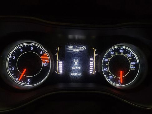 Used 2019 Jeep Cherokee Latitude w/ Popular Appearance Group FWD image 23