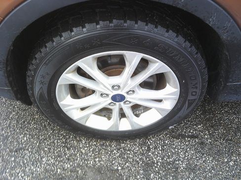 Used 2017 Ford Escape SE w/ SE Cold Weather Package image 9