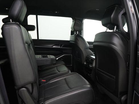 Used 2023 Jeep Wagoneer Series II AWD/4WD image 14