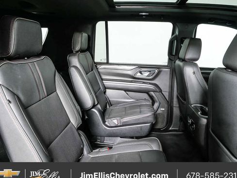 Used 2022 Chevrolet Suburban RST w/ Luxury Package image 22