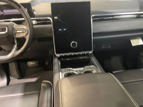 Used 2024 GMC Sierra EV Denali image 11