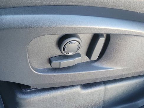 Used 2023 Land Rover Defender 110 X-Dynamic SE image 26