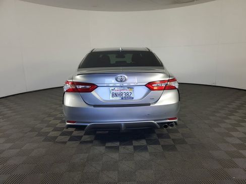 Used 2020 Toyota Camry SE image 5