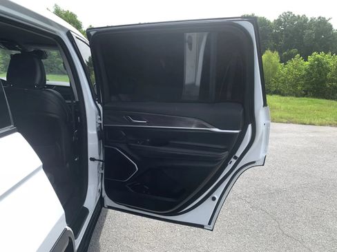 Used 2022 Jeep Grand Cherokee L Limited RWD image 32