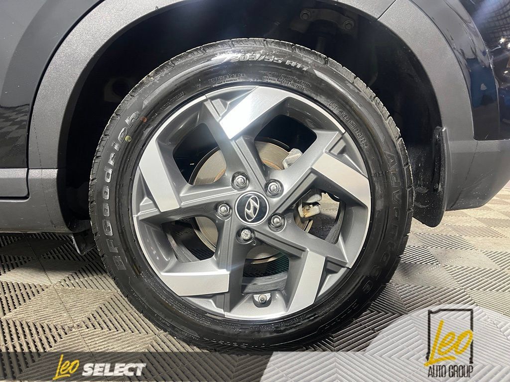 Used 2021 Hyundai Venue SEL FWD image 27