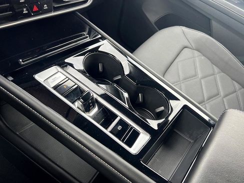 Used 2024 Volkswagen Atlas Cross Sport SE image 25