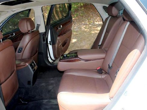 Used 2014 Hyundai Equus Signature image 9