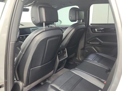 Used 2022 Porsche Cayenne Platinum Edition AWD/4WD image 36