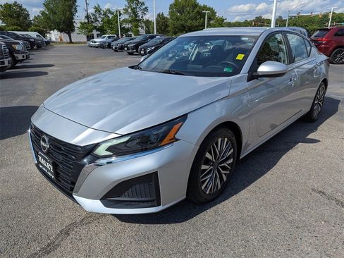 Used 2023 Nissan Altima 2.5 SV image 4