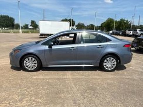 Used 2024 Toyota Corolla LE FWD image 3