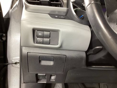 Used 2022 Toyota Highlander XLE AWD/4WD image 12