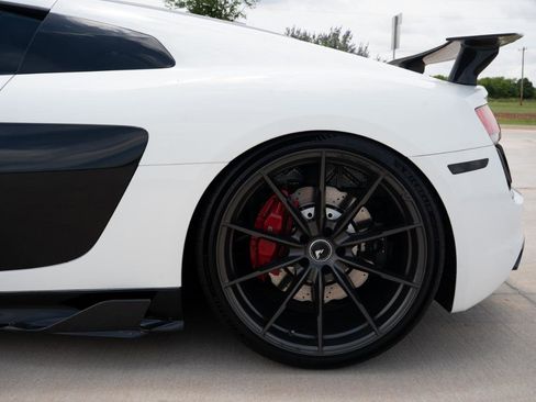 Used 2018 Audi R8 V10 RWD image 17