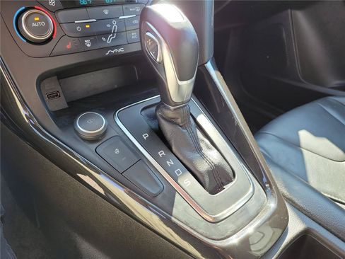 Used 2017 Ford Focus Titanium FWD image 30