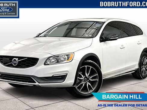 Used 2016 Volvo V60 T5 Cross Country w/ Convenience Package image 1