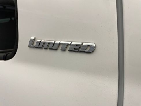 Used 2018 Toyota Tundra Limited w/ Limited Premium Package AWD/4WD image 11