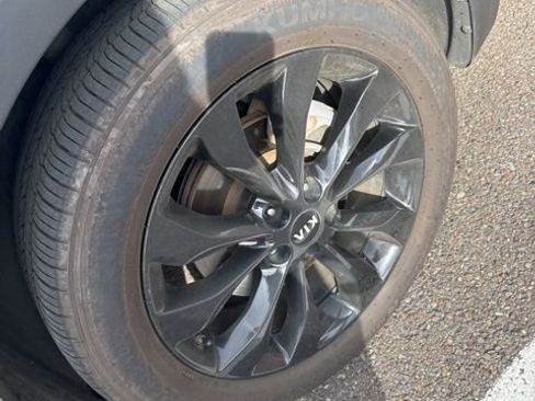 Used 2020 Kia Sorento EX image 3