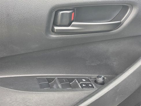 Used 2022 Toyota Corolla LE image 14