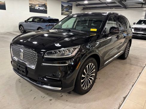 Used 2023 Lincoln Aviator AWD w/ Premium Package image 2
