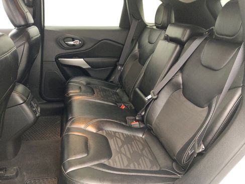 Used 2022 Jeep Cherokee Latitude AWD/4WD image 18
