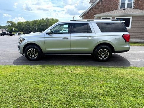 Used 2023 Ford Expedition Max XLT image 2