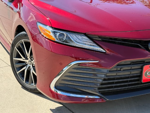 Used 2021 Toyota Camry XLE w/ Navigation Upgrade Package FWD image 6