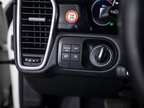 Used 2023 Porsche Cayenne Coupe AWD/4WD image 33