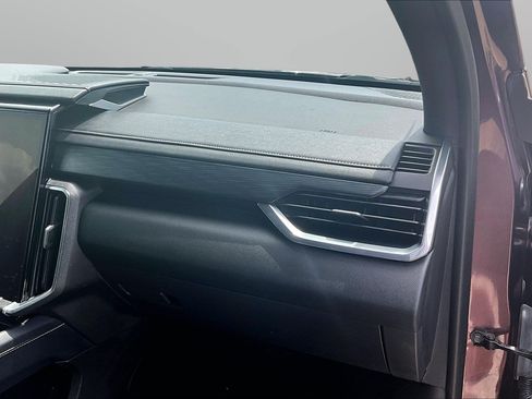 Used 2025 GMC Acadia Elevation FWD image 21