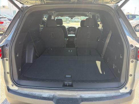 Used 2023 Chevrolet Traverse LT image 8