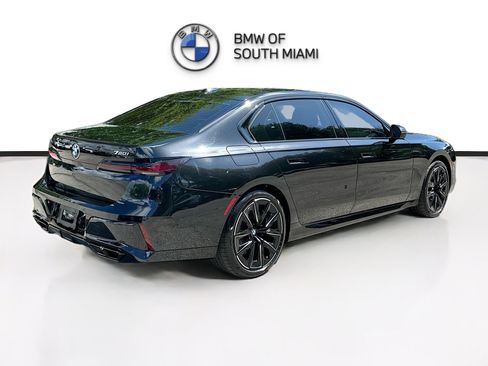 Certified 2024 BMW 760i xDrive w/ Premium Package 2 image 7