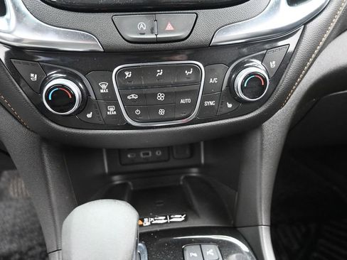 Used 2024 Chevrolet Equinox Premier AWD/4WD image 21