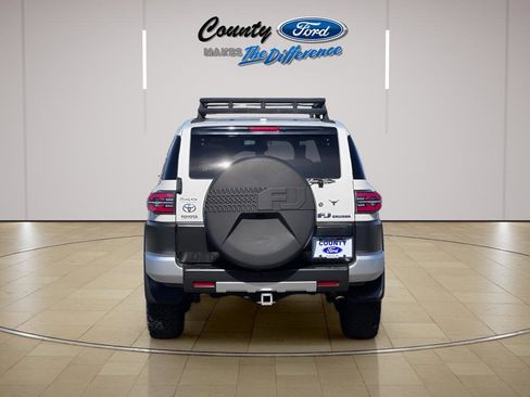 Used 2013 Toyota FJ Cruiser 4WD w/ Convenience Pkg image 11