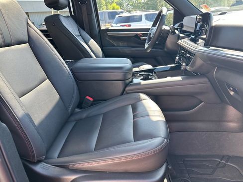 Used 2025 Chevrolet Suburban RST w/ RST Capability Package AWD/4WD image 14