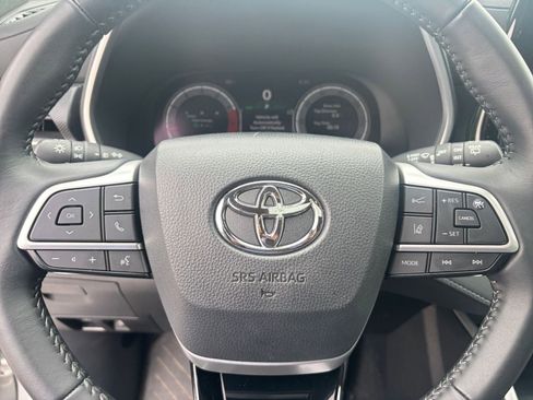 Used 2025 Toyota Highlander XSE AWD/4WD image 29