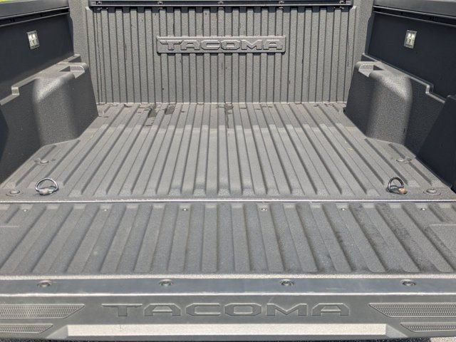 Used 2025 Toyota Tacoma SR5 AWD/4WD image 16