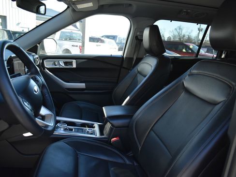 Used 2024 Ford Explorer Limited image 16