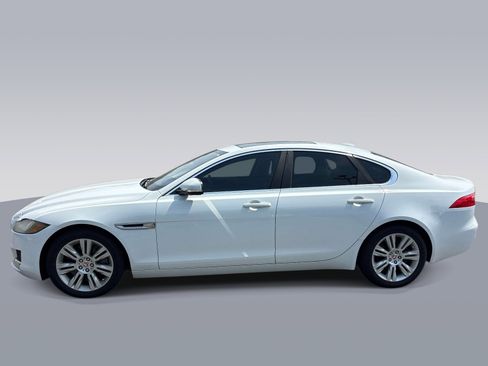 Used 2016 Jaguar XF Premium RWD image 6