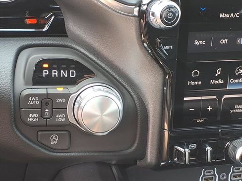 New 2026 RAM 1500 Laramie AWD/4WD image 31