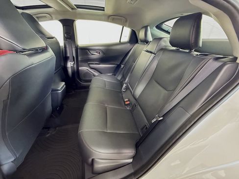 Used 2024 Toyota Prius Prime Premium FWD image 30