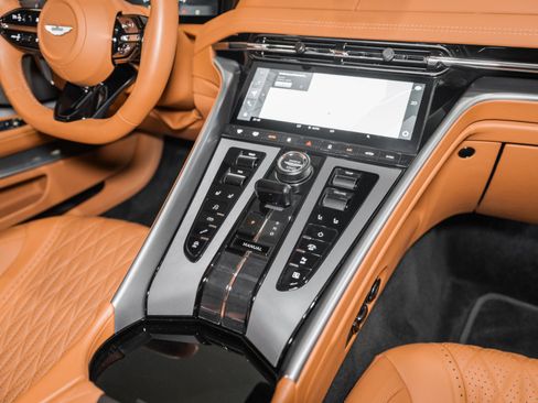 Used 2024 Aston Martin DB12 Coupe RWD image 22