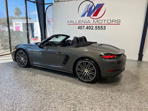 Used 2017 Porsche 718 Boxster image 2