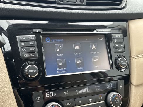 Used 2017 Nissan Rogue SL AWD/4WD image 18