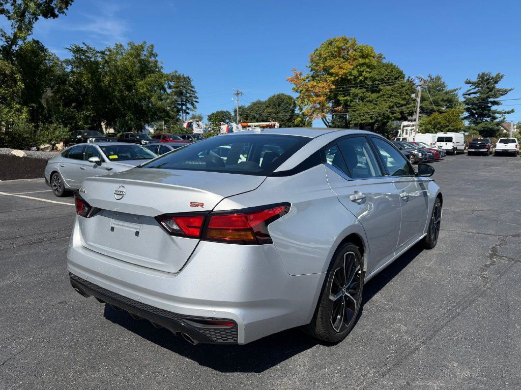 Used 2024 Nissan Altima 2.5 SR FWD image 5