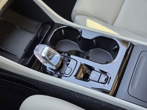 New 2026 Volvo XC40 B5 Plus w/ Protection Package Premier image 23