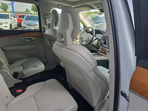 Used 2021 Volvo XC90 T6 Momentum image 81