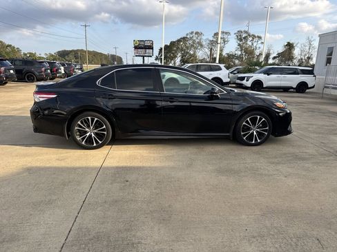 Used 2020 Toyota Camry SE image 13
